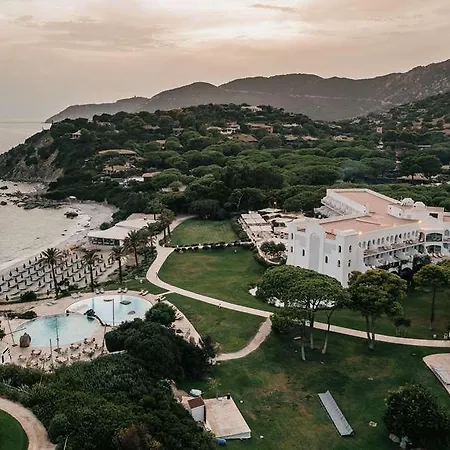 Otel Falkensteiner Capo Boi